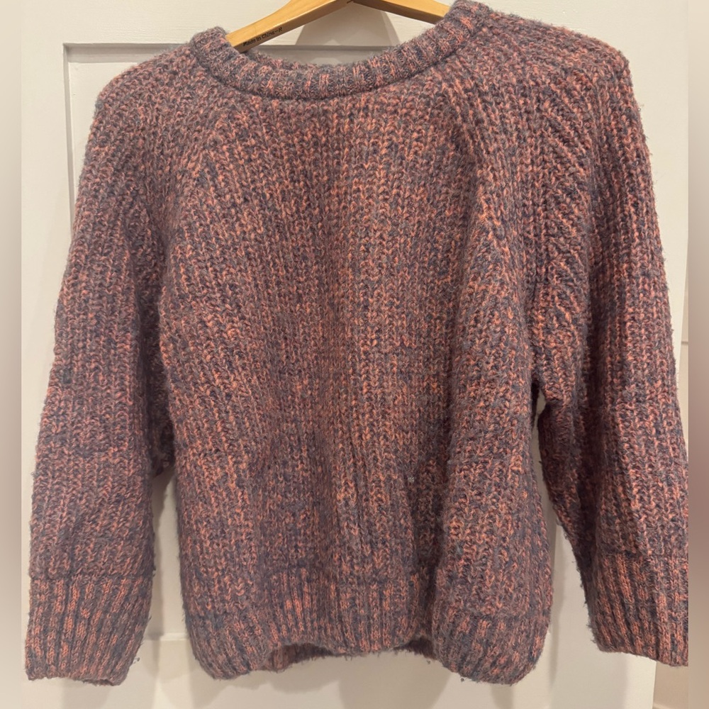 Xirena sweater size medium.   Content 86% alpaca 14% poly.